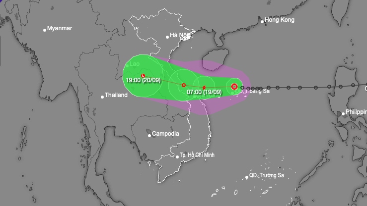 Áp thấp nhiệt đới có sức gió giật cấp 9, cách Đà Nẵng 320km